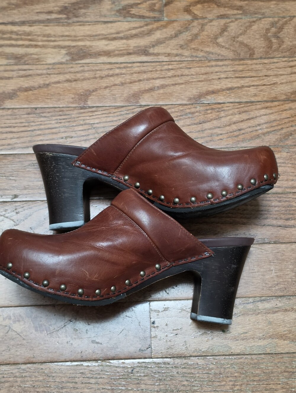 Dansko Rae Studded Leather Clogs Mules Chestnut Brown Heel Size 39 US 8.5 9